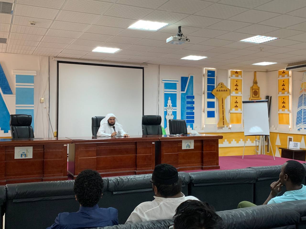 تنفيذ لقاء أكاديمي لطلاب معهد تعليم اللغة العربية بالتعاون مع وحدة التوعية الفكرية يوم الأربعاء 25-10-1446